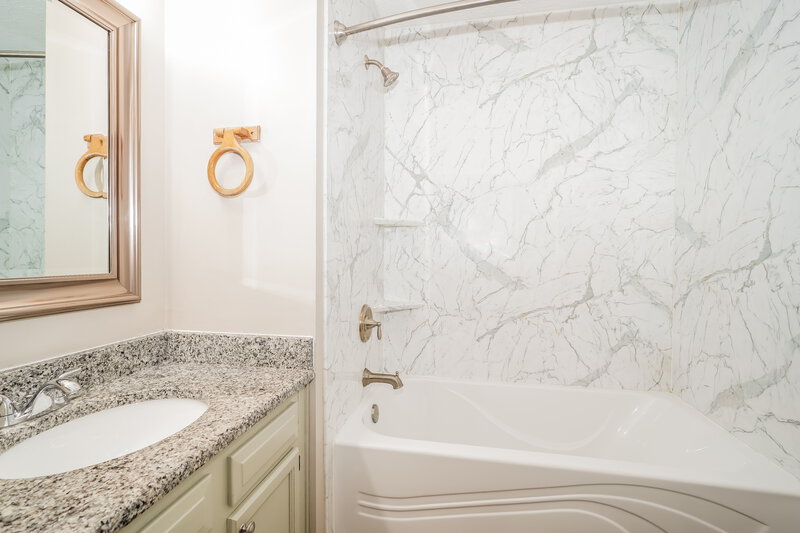 2,910/Mo, 6955 Pine Bark Ln Columbus, OH 43235 Bathroom View