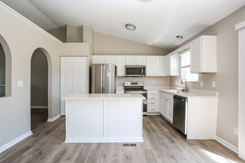 2,375/Mo, 6369 Bellinger Dr Galloway, OH 43119 Kitchen View