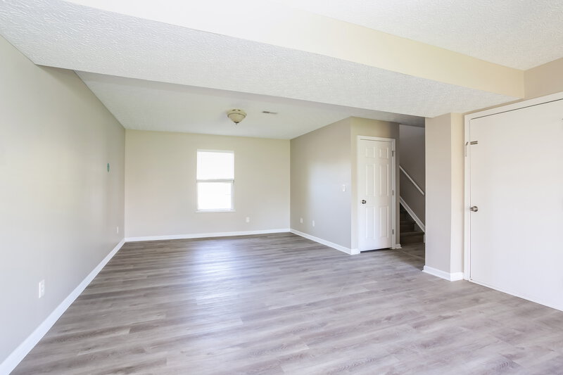 2,375/Mo, 6369 Bellinger Dr Galloway, OH 43119 Family Room View 2