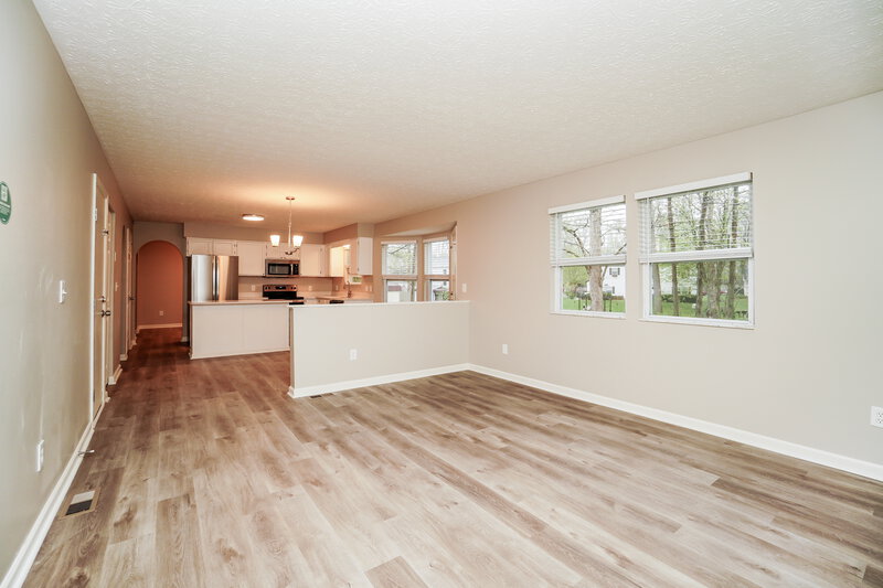 2,050/Mo, 591 Ablemarle Cir Delaware, OH 43015 Living Room View