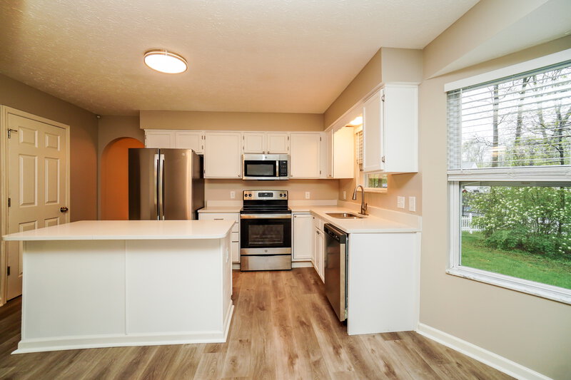 2,050/Mo, 591 Ablemarle Cir Delaware, OH 43015 Kitchen View