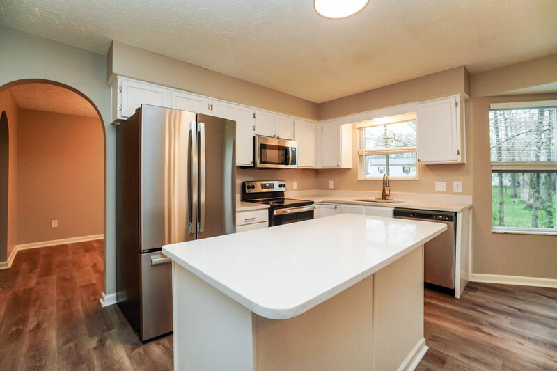 2,050/Mo, 591 Ablemarle Cir Delaware, OH 43015 Kitchen View 2
