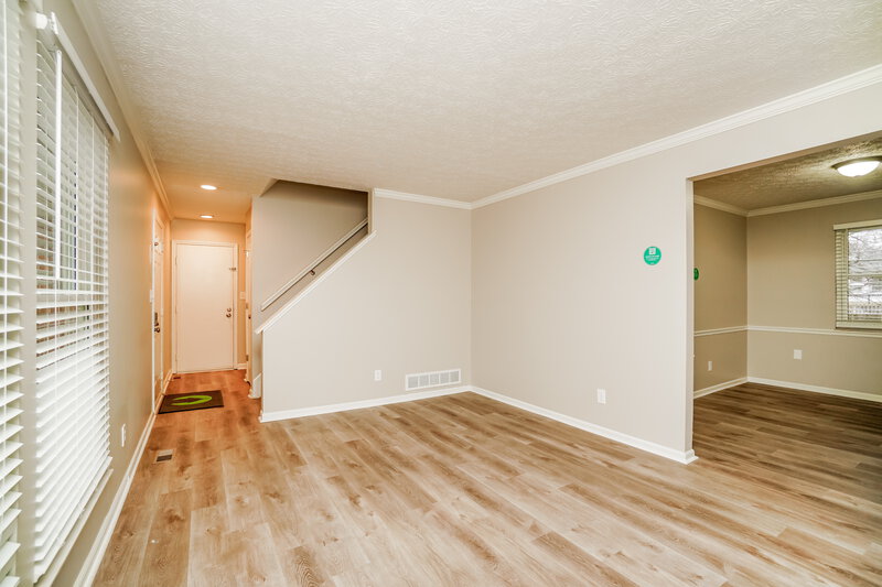 2,045/Mo, 1658 Sandy Side Dr Columbus, OH 43235 Living Room View 2