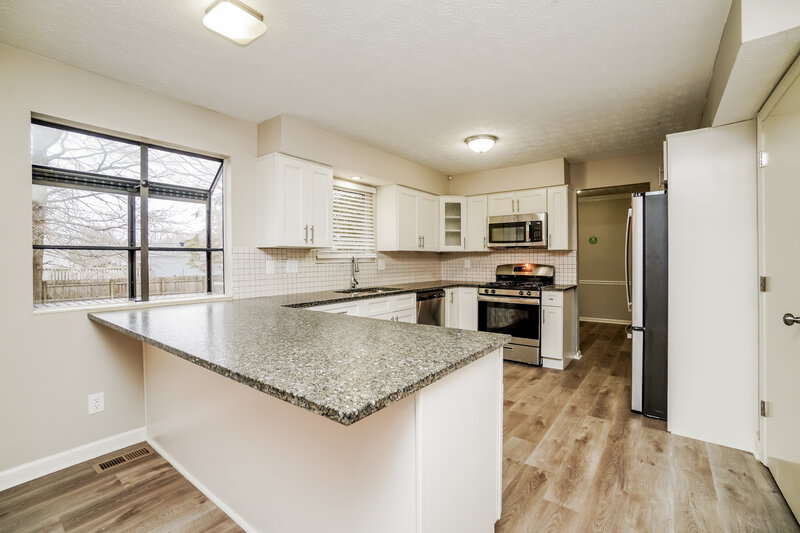 2,045/Mo, 1658 Sandy Side Dr Columbus, OH 43235 Kitchen View