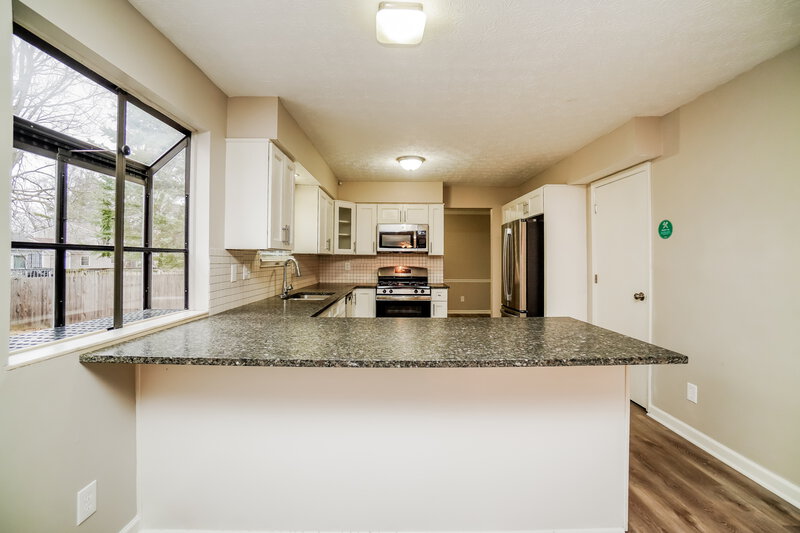 2,045/Mo, 1658 Sandy Side Dr Columbus, OH 43235 Kitchen View 2