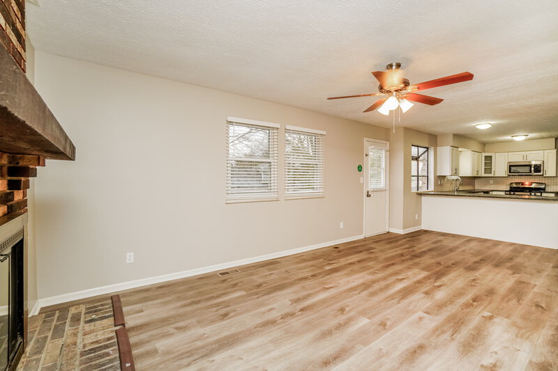 2,045/Mo, 1658 Sandy Side Dr Columbus, OH 43235 Sitting Room View 2