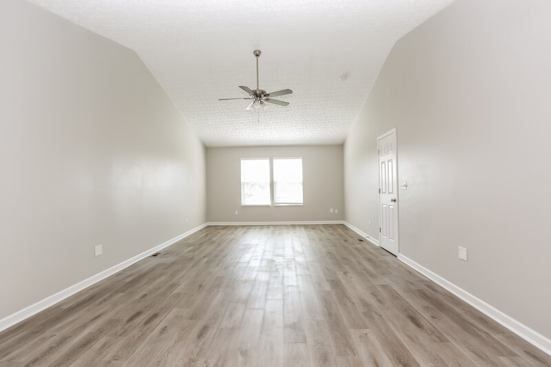 2,395/Mo, 1035 Drayson Dr Galloway, OH 43119 Living Room View 2