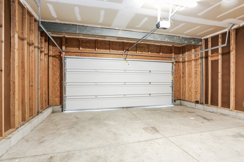 2,395/Mo, 1035 Drayson Dr Galloway, OH 43119 Garage View