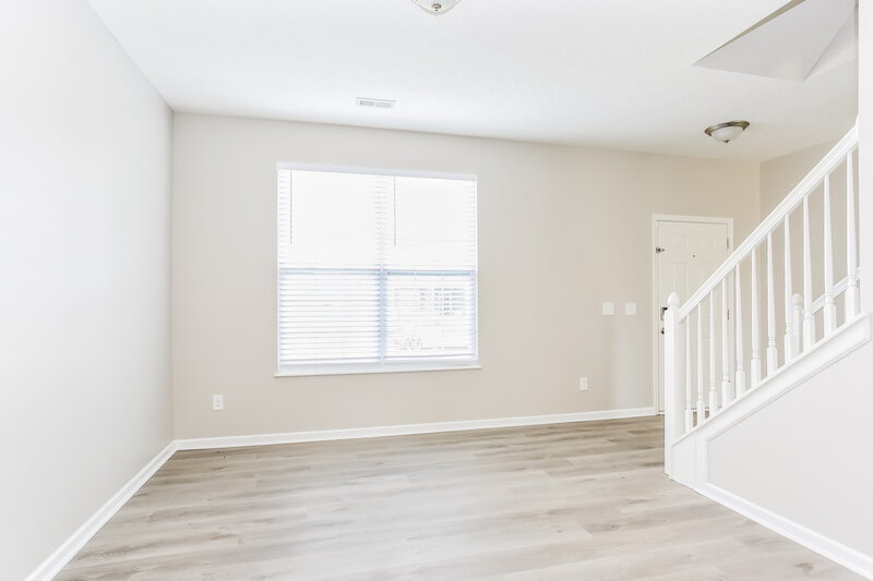 1,895/Mo, 5577 Branchville Dr Canal Winchester, OH 43110 Living Room View 2