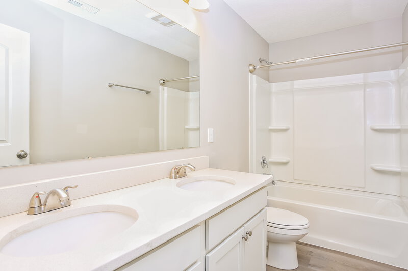 1,895/Mo, 5577 Branchville Dr Canal Winchester, OH 43110 Bathroom View