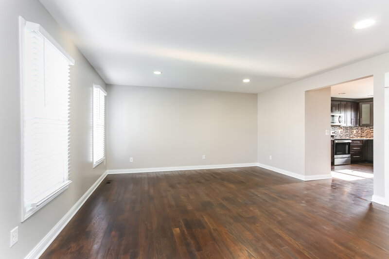 2,375/Mo, 121 Welshmore Dr Galloway, OH 43119 Living Room View 2