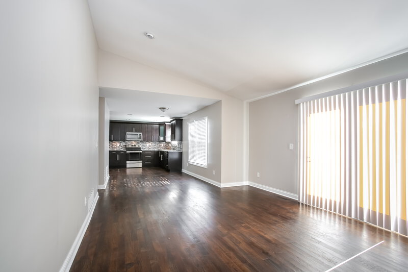 2,375/Mo, 121 Welshmore Dr Galloway, OH 43119 Dining Room View