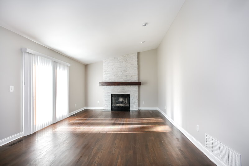 2,375/Mo, 121 Welshmore Dr Galloway, OH 43119 Family Room View