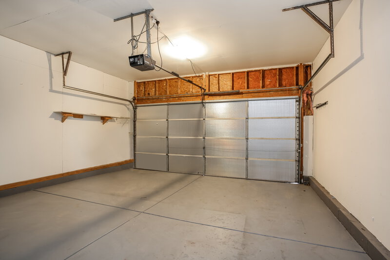 2,375/Mo, 121 Welshmore Dr Galloway, OH 43119 Garage View