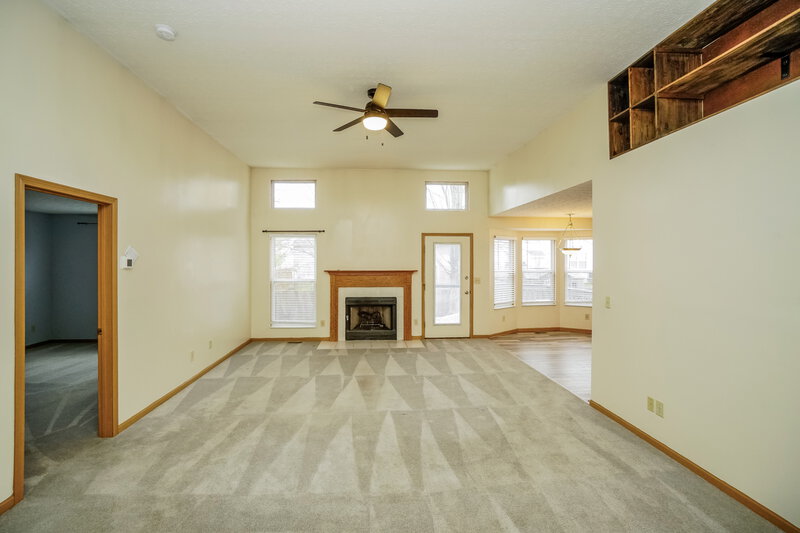 2,140/Mo, 5764 Blanton Park Dr Galloway, OH 43119 Living Room View