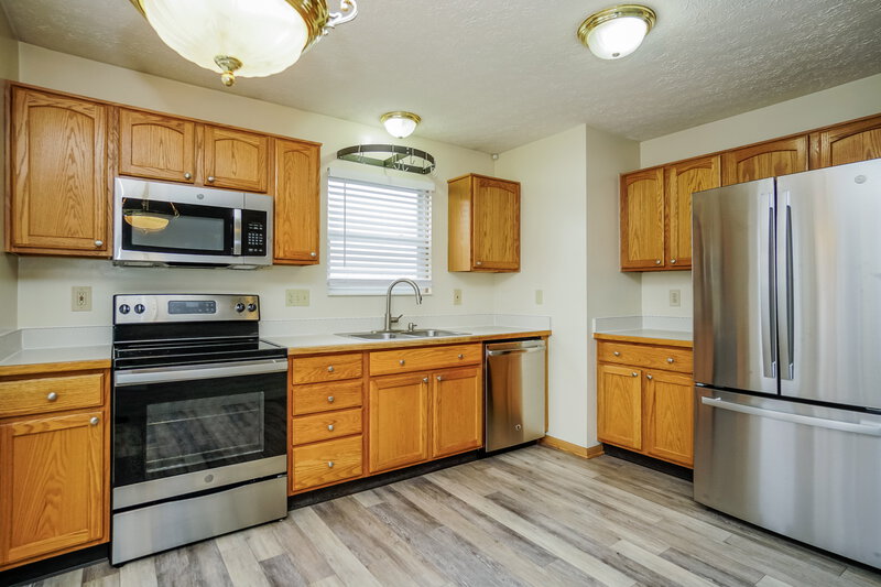 2,140/Mo, 5764 Blanton Park Dr Galloway, OH 43119 Kitchen View 2