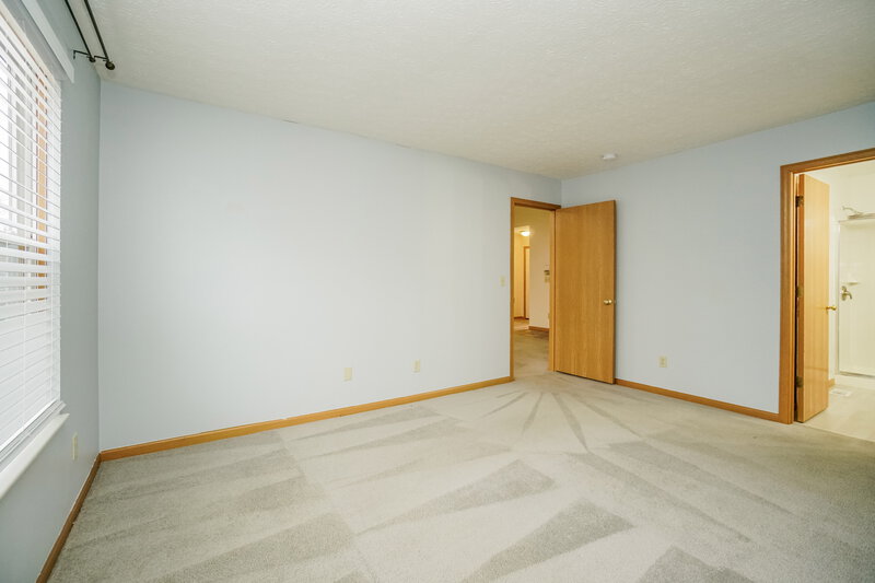 2,140/Mo, 5764 Blanton Park Dr Galloway, OH 43119 Main Bedroom View 2
