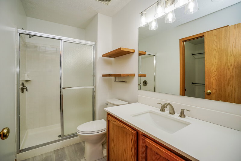 2,140/Mo, 5764 Blanton Park Dr Galloway, OH 43119 Main Bathroom View