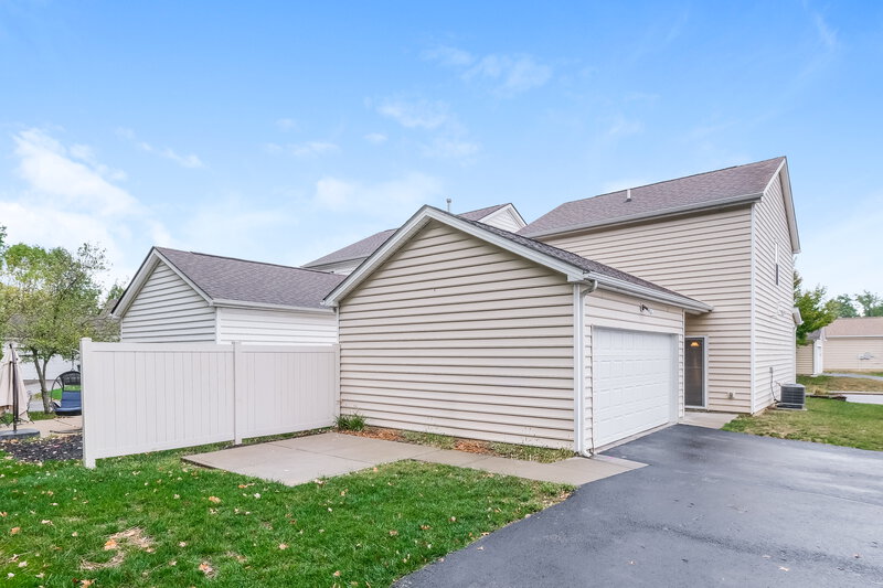 2,370/Mo, 6137 Prairiefire Ave Columbus, OH 43230 Rear View