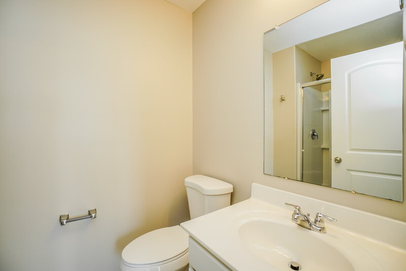 1,635/Mo, 5622 Alliance Way Columbus, OH 43228 Bathroom View