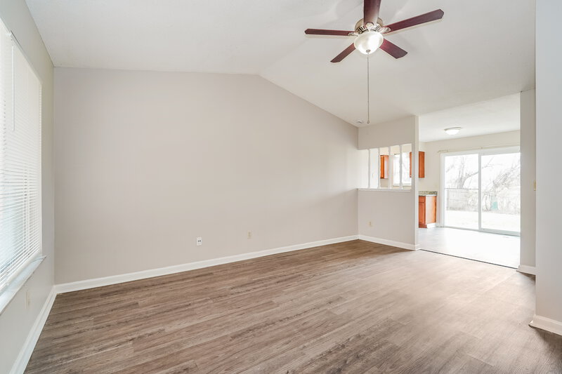 1,825/Mo, 3117 Falcon Bridge Dr Columbus, OH 43232 Living Room View