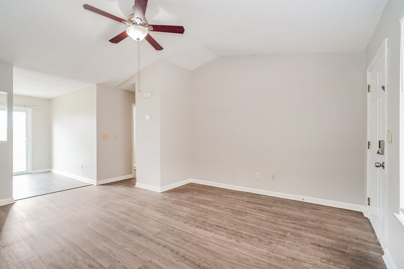 1,825/Mo, 3117 Falcon Bridge Dr Columbus, OH 43232 Living Room View 3