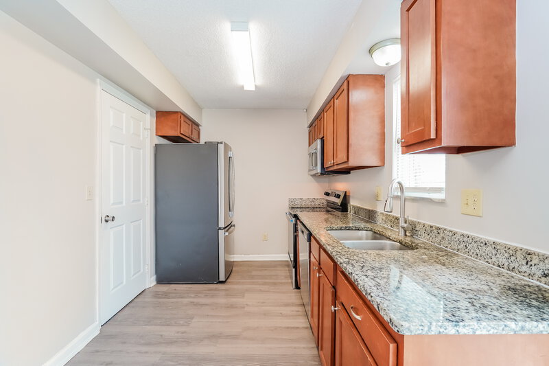 1,825/Mo, 3117 Falcon Bridge Dr Columbus, OH 43232 Kitchen View