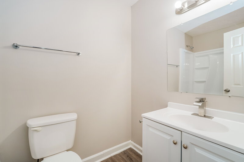 1,825/Mo, 3117 Falcon Bridge Dr Columbus, OH 43232 Bathroom View