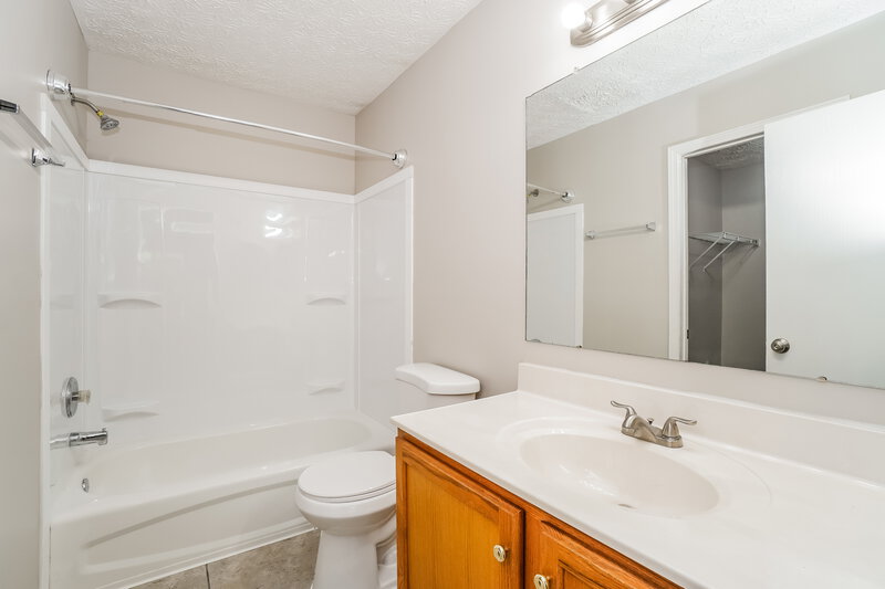1,975/Mo, 1512 Meadowlark Ln Marysville, OH 43040 Main Bathroom View