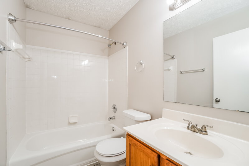 1,975/Mo, 1512 Meadowlark Ln Marysville, OH 43040 Bathroom View