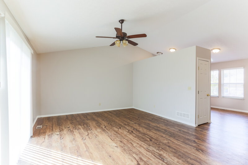 3,550/Mo, 1009 Allison Dr Columbus, OH 43207 Living Room View 2