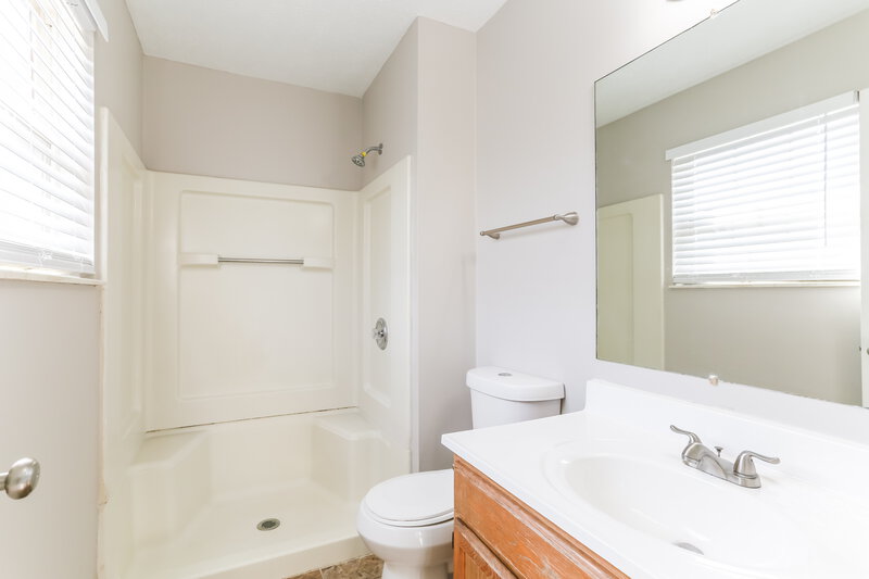 3,550/Mo, 1009 Allison Dr Columbus, OH 43207 Main Bathroom View