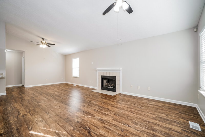 1,880/Mo, 3428 Oak Bend Blvd Canal Winchester, OH 43110 Living Room View