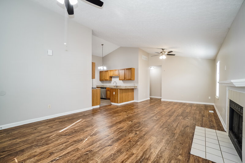 1,880/Mo, 3428 Oak Bend Blvd Canal Winchester, OH 43110 Living Room View 2