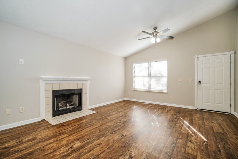 1,880/Mo, 3428 Oak Bend Blvd Canal Winchester, OH 43110 Living Room View 3