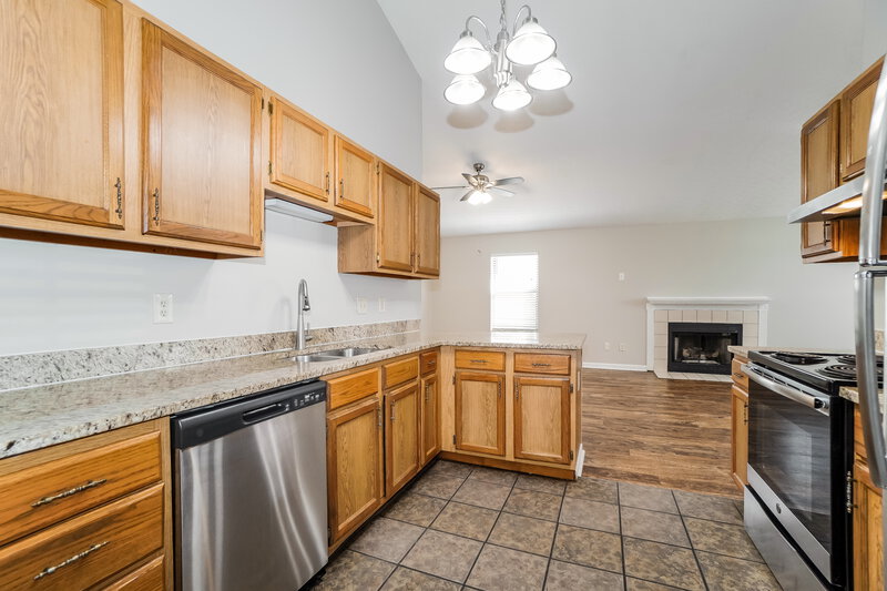 1,880/Mo, 3428 Oak Bend Blvd Canal Winchester, OH 43110 Kitchen View 2