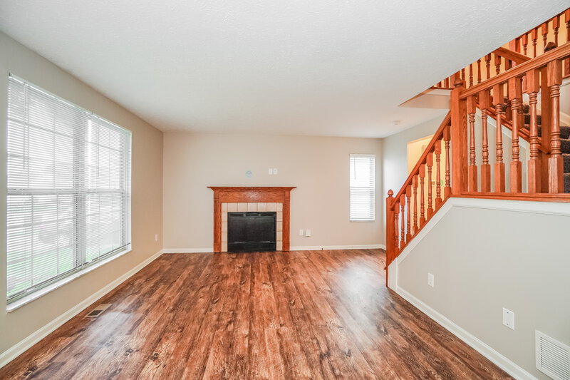 2,035/Mo, 820 Windy Hill Ln Galloway, OH 43119 Living Room View 3