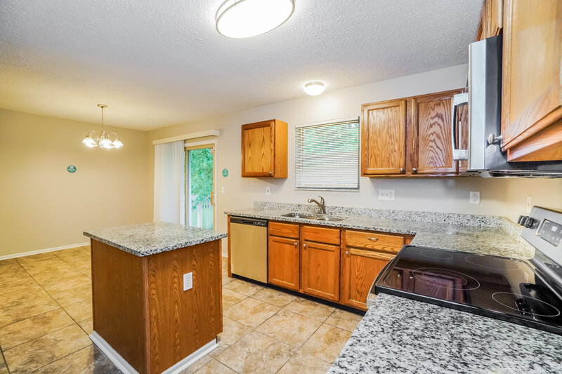 2,035/Mo, 820 Windy Hill Ln Galloway, OH 43119 Kitchen View