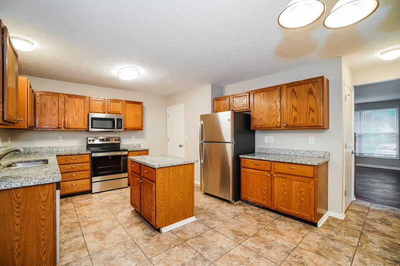 2,035/Mo, 820 Windy Hill Ln Galloway, OH 43119 Kitchen View 2