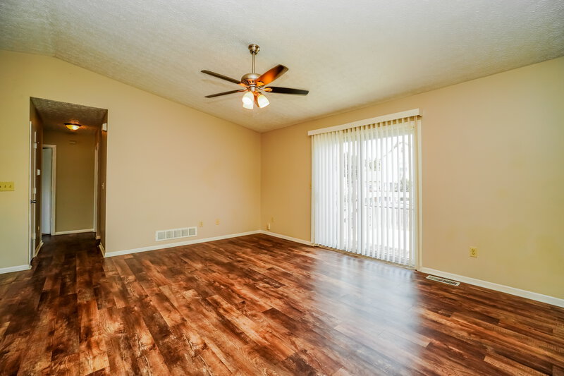 1,955/Mo, 3484 Westerville Woods Dr Columbus, OH 43231 Living Room View