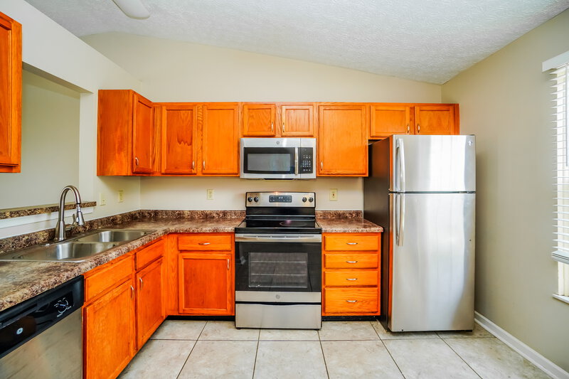 1,955/Mo, 3484 Westerville Woods Dr Columbus, OH 43231 Kitchen View 3