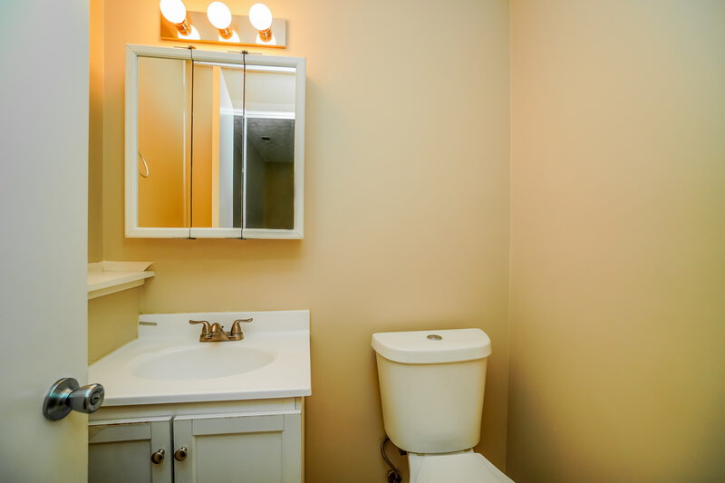 1,955/Mo, 3484 Westerville Woods Dr Columbus, OH 43231 Bathroom View