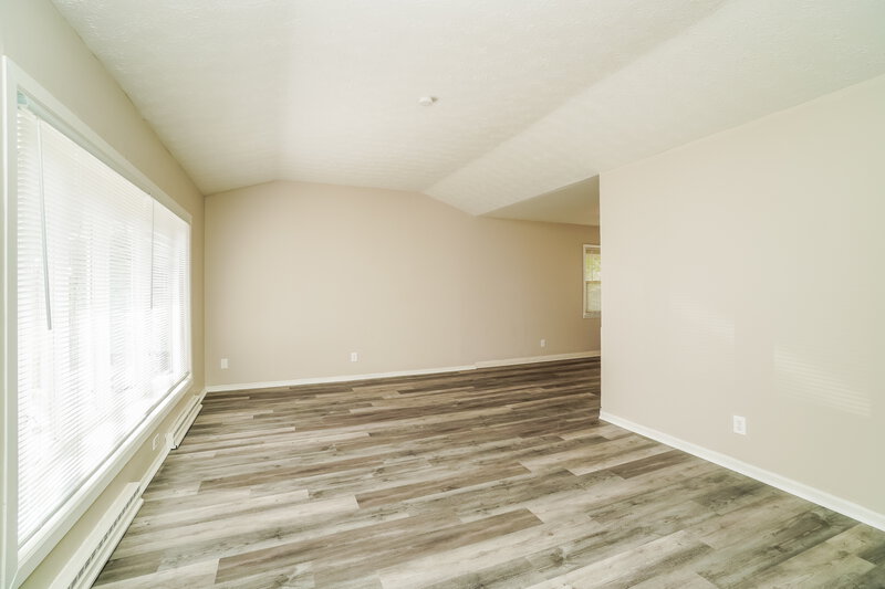 1,835/Mo, 391 Whitehall Dr Whitehall, OH 43213 Living Room View