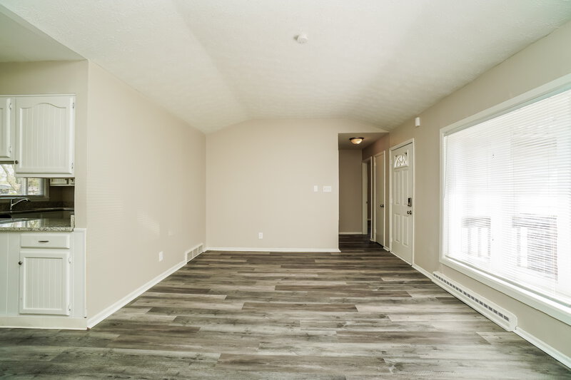 1,835/Mo, 391 Whitehall Dr Whitehall, OH 43213 Living Room View 2