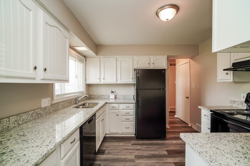 1,835/Mo, 391 Whitehall Dr Whitehall, OH 43213 Kitchen View