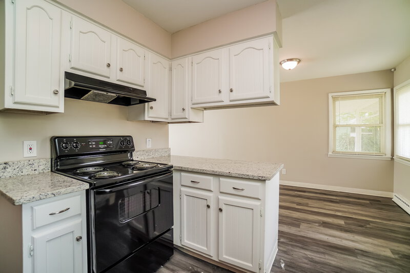 1,835/Mo, 391 Whitehall Dr Whitehall, OH 43213 Kitchen View 3