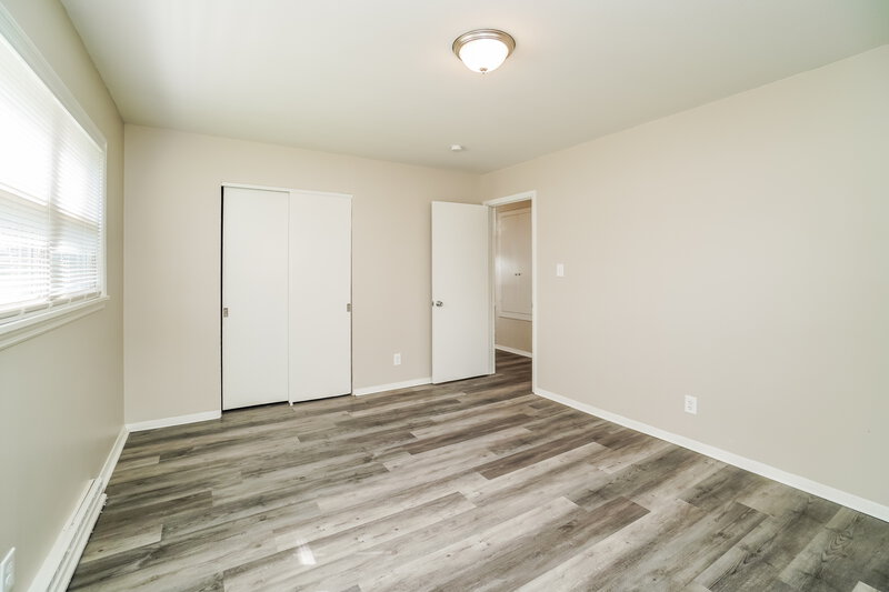 1,835/Mo, 391 Whitehall Dr Whitehall, OH 43213 Main Bedroom View