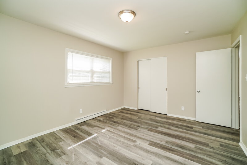 1,835/Mo, 391 Whitehall Dr Whitehall, OH 43213 Main Bedroom View 2