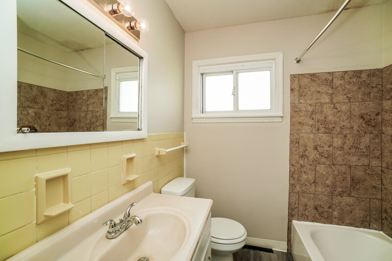 1,835/Mo, 391 Whitehall Dr Whitehall, OH 43213 Bathroom View