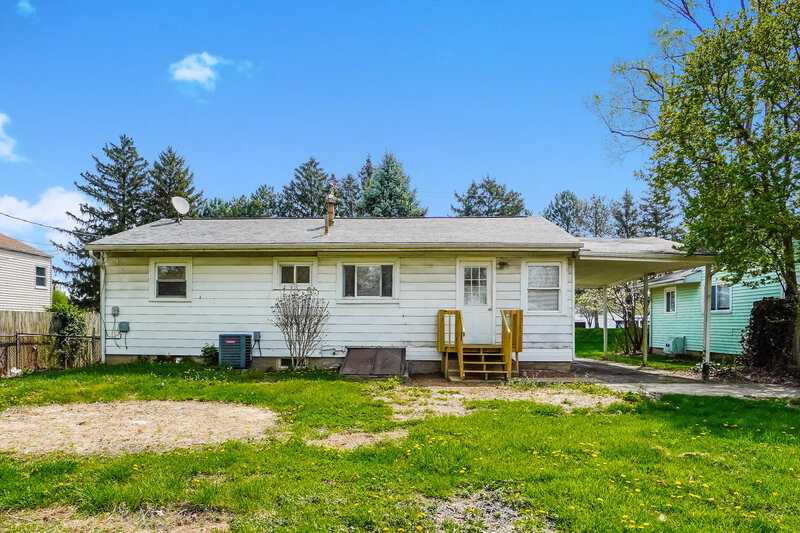 1,835/Mo, 391 Whitehall Dr Whitehall, OH 43213 Rear View